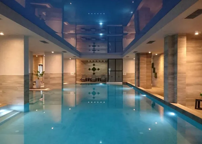 Apartment 504 L Indoor Parking L Breakfast & Available