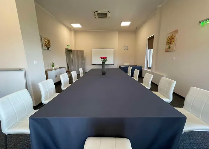 504 L Indoor Parking L Breakfast & Available