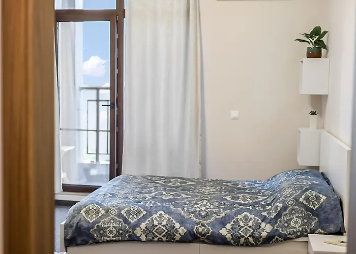 504 L Indoor Parking L Breakfast & Available *