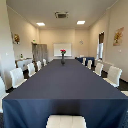 504 L Indoor Parking L Breakfast & Available